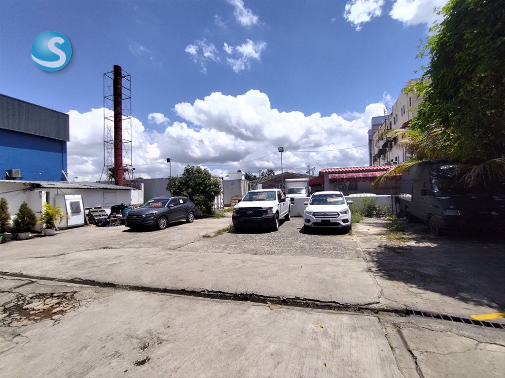 Local Comercial en Alquiler, Los Jardines Metropolitanos