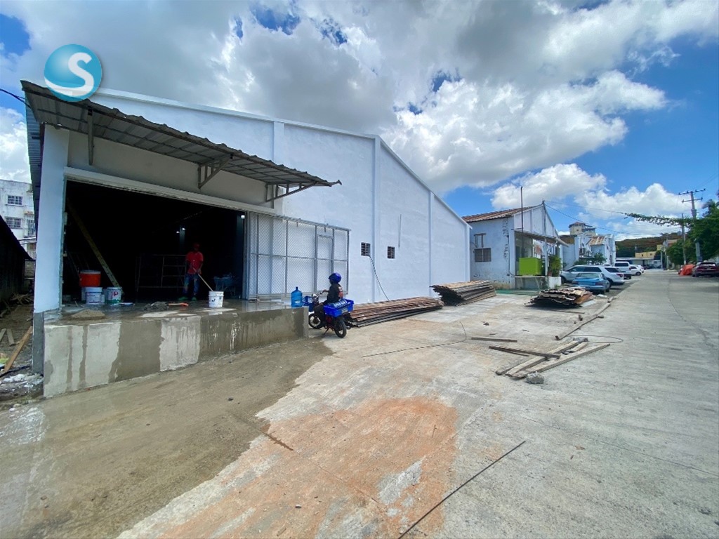 Nave en Alquiler, Puñal