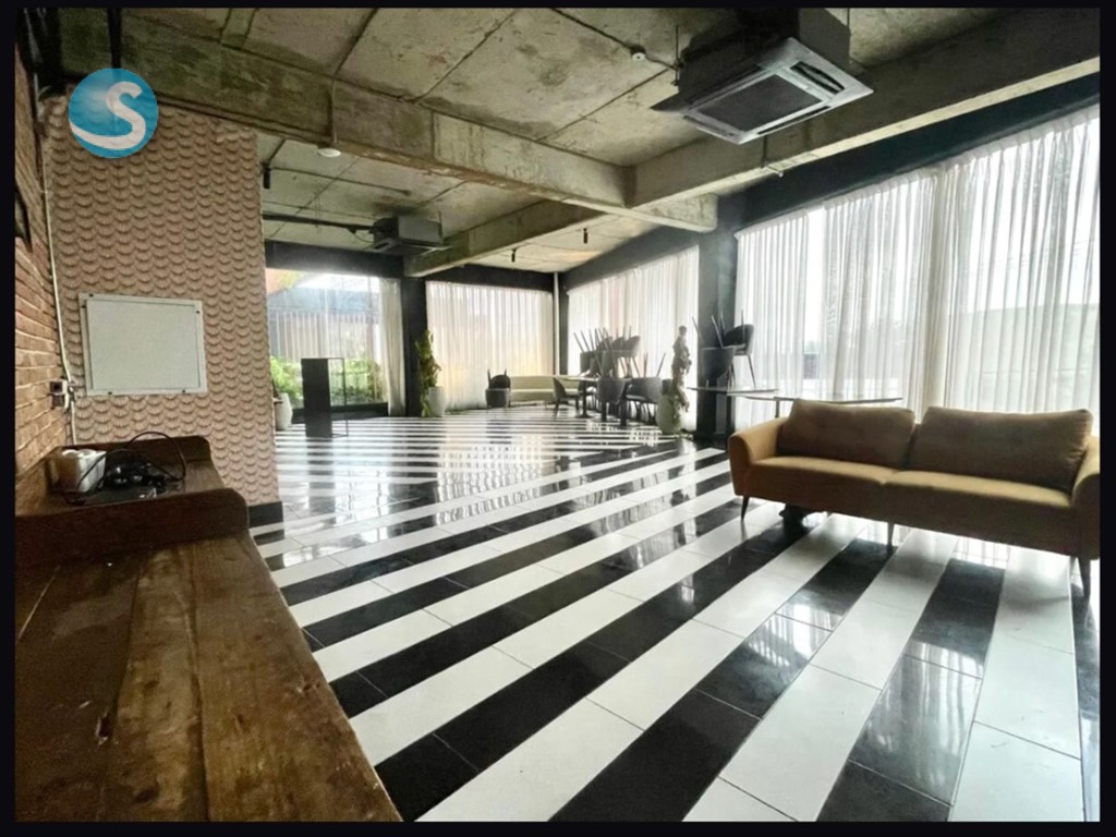 Local Comercial en Alquiler, Los Jardines Metropolitanos