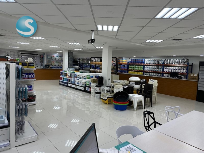 Comercial en Otra Zona