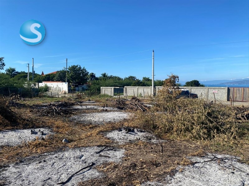 Solares / Terrenos en Azua